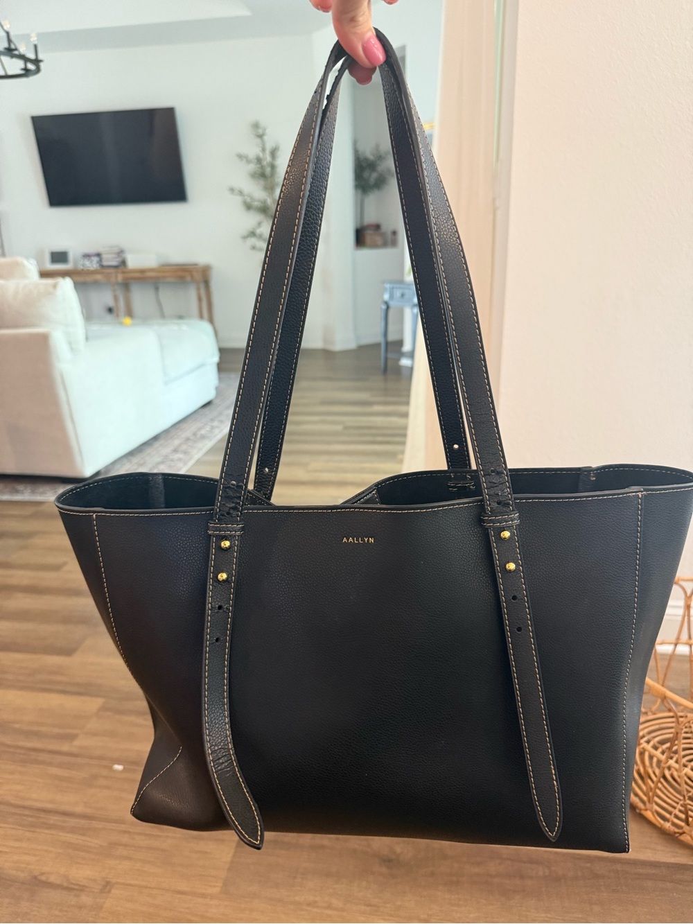 AALLYN Eliana Black Leather Tote Bag - Women's Everyday Carryall - Picture 5 of 9